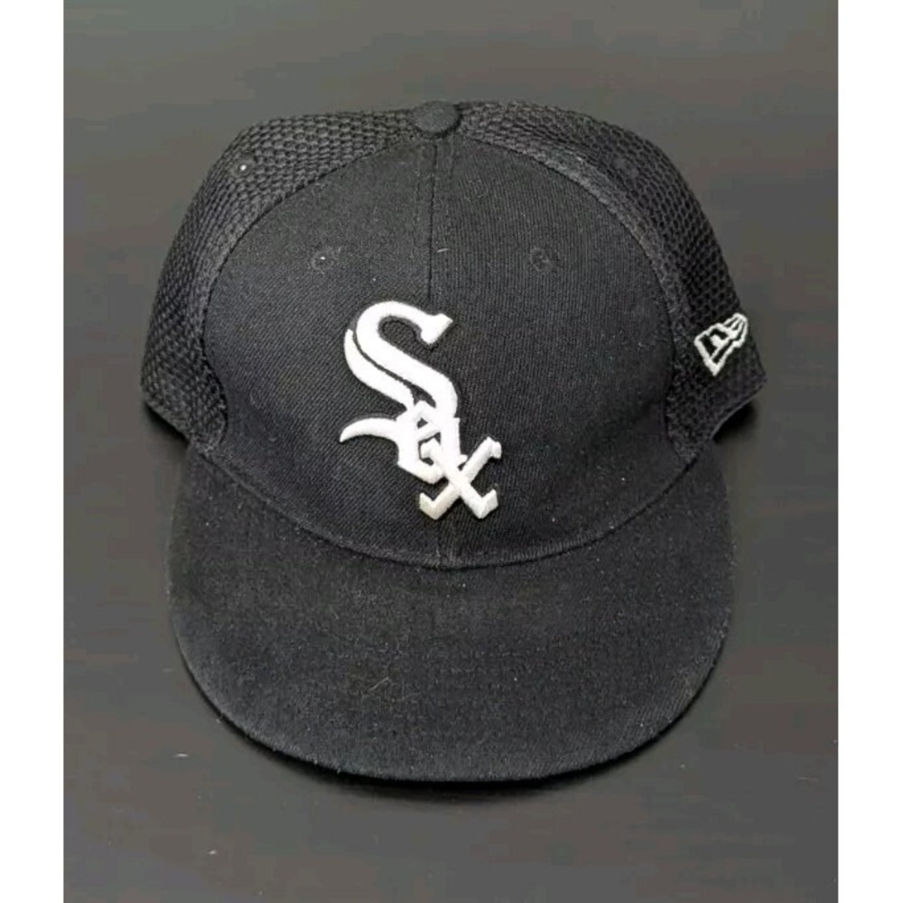 Chicago White Sox Snap Back Hat Cap Mens Black White Embroidered New Era 9Fifty‎